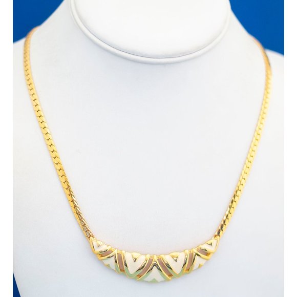 Vintage Gold Tone Majestic Necklace by Avon - 19 inch - N15 - Picture 3 of 4